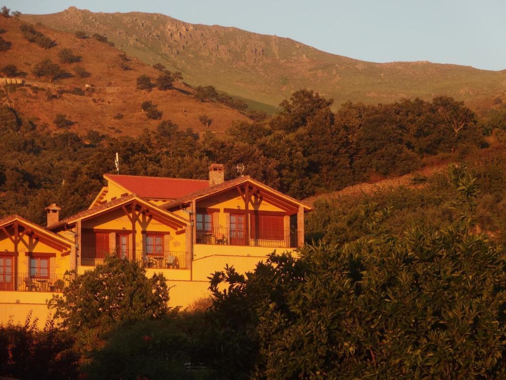 Casas Rurales Acebuche, Descubre el Otoño Mágico en el Valle de Ambroz Casas del Monte Esterno foto