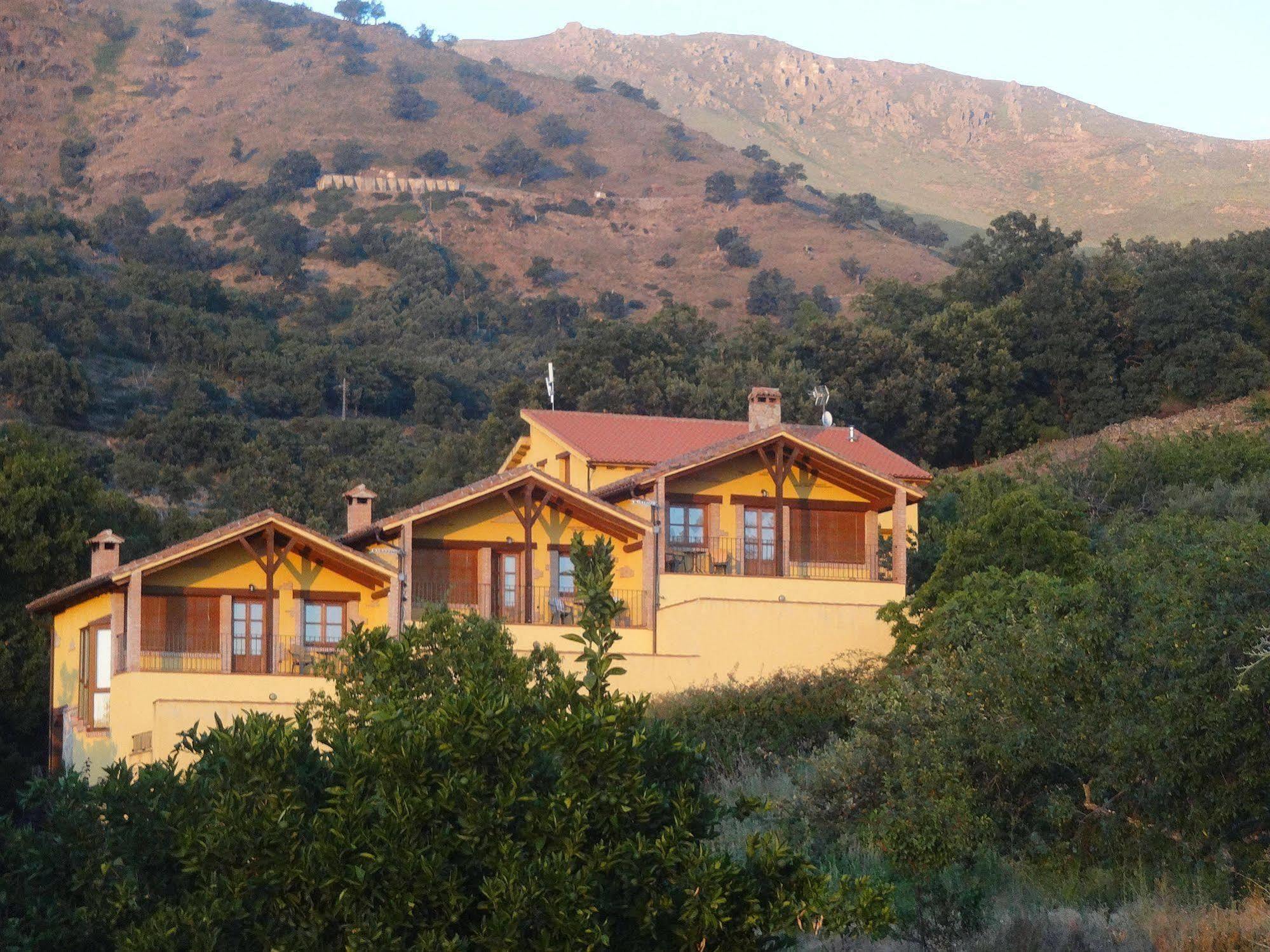 Casas Rurales Acebuche, Descubre el Otoño Mágico en el Valle de Ambroz Casas del Monte Esterno foto